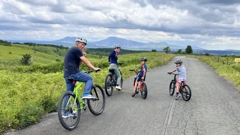 Aso Kuju Cycle Tour — bike rental in Minamioguni (Senomoto, Aso caldera rim)
